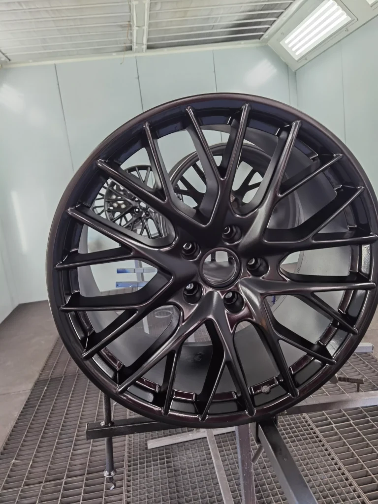 Platišče za avtomobilsko kolo.