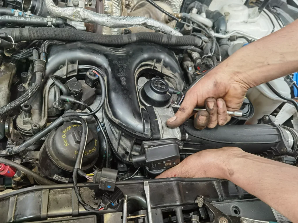 Vesten avtomehanik med delom.